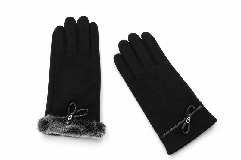 Ladies Gloves with Lace Detail